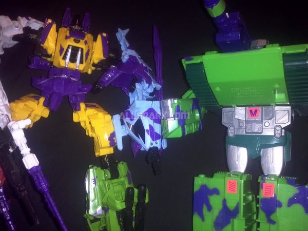 Transformers Fall Of Cybertron G2 Bruticus Out Of The Box Images  (40 of 43)